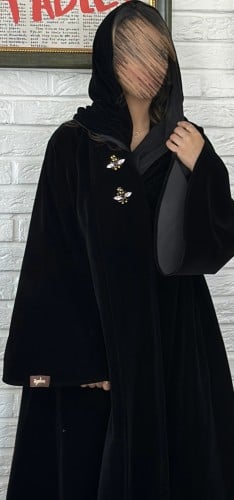 عباية مخمل واقف كلوش والاكمام كلوش مع فراشات (011)