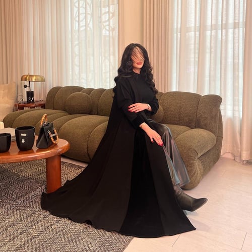 عباية شتوية كلوش دانتيل ومخمل كوري مبطن برمادي غام...