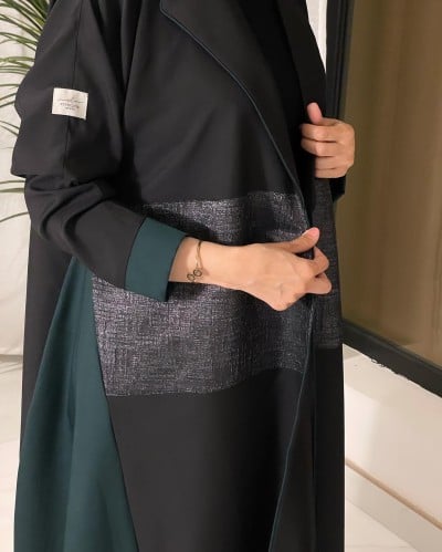 عبايه بقماش تفته بتدخيله باللون الاخضر