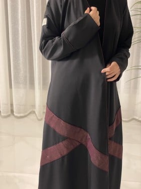 عبايه تفته بتدخيله باللون العنابي المذهب