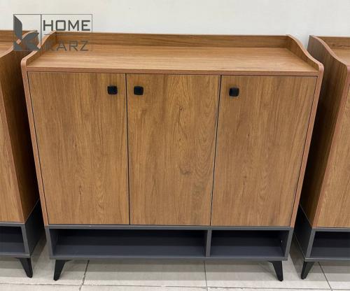 Medium storage cabinet with 3 doors