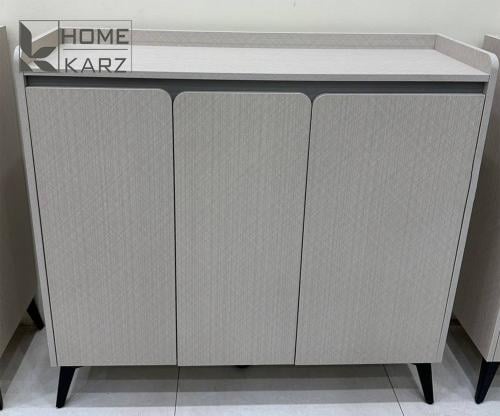 Medium storage cabinet with 3 doors