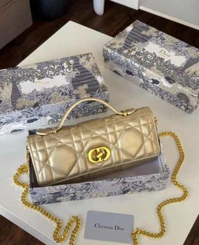 حقيبة تابي ديور كلاسيك 1 .