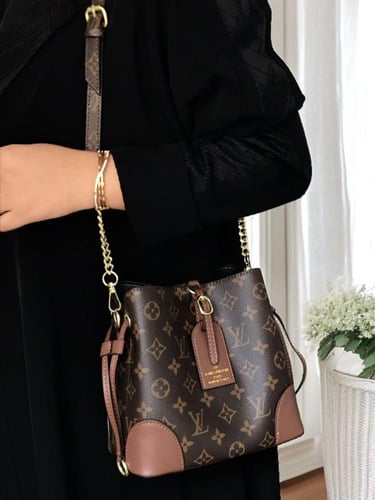 حقيبة لويس فيتون توت باق دلو ..