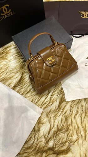 حقيبة شانيل كلاسيكي..