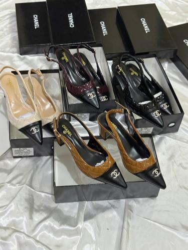 صنادل شانيل كلاسيك لامع..