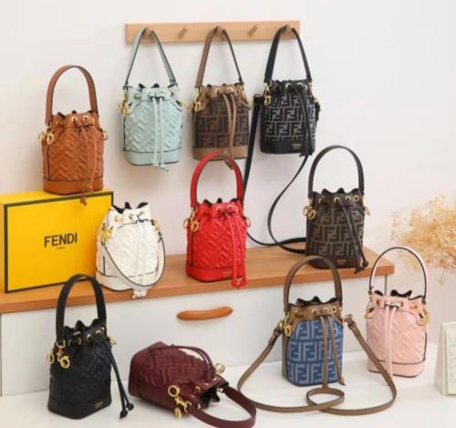 حقيبة فندي مون تريزور..