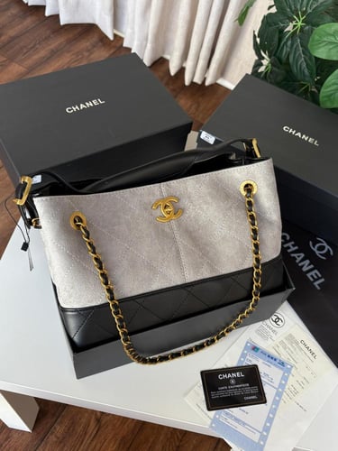 حقيبة شانيل توت باق .