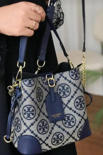 حقيبة توري بورش الدلو ..