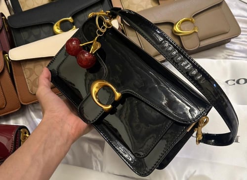 حقيبة كوتش تابي لامع .