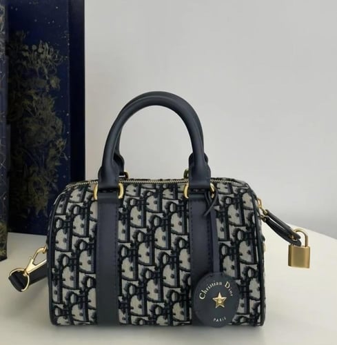 حقيبة ميني جروف ديور ..