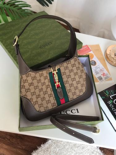 حقيبة قوتشي كلاسيك ..