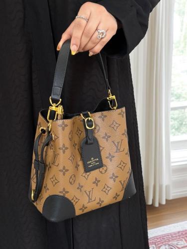 حقيبة لويس فيتون توت باق دلو ..