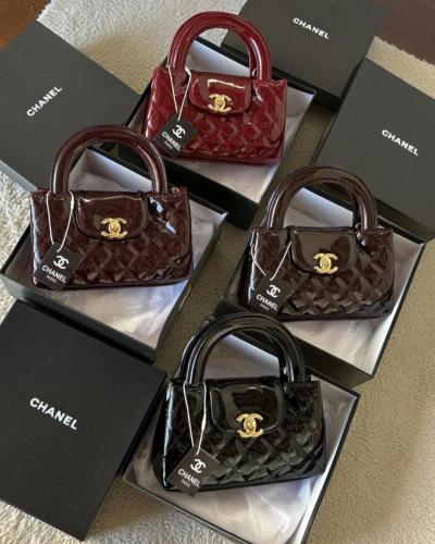 حقيبة شانيل ليمتد لامع ..