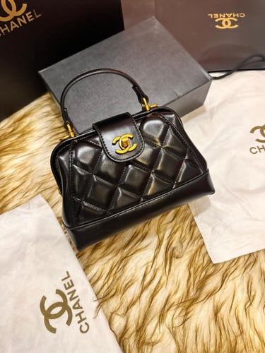 حقيبة شانيل كلاسيكي..