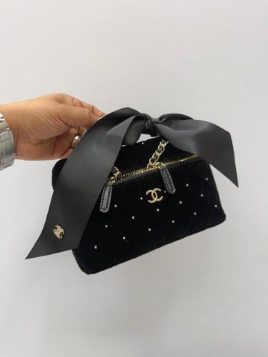 حقيبة شانيل مخمل ميني كلاسيك.