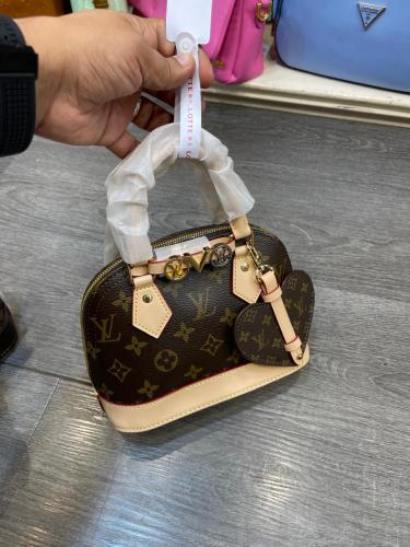 حقيبة لويس فيتون ميني كلاسيك