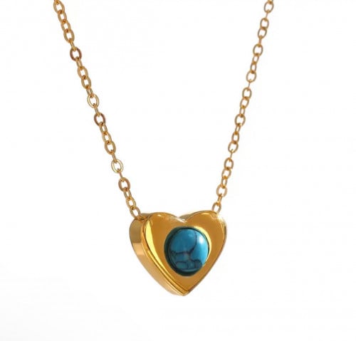 قلادة ذهبية على شكل قلب مرصعه بحجر الفيروز