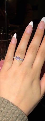 خاتم فضي مرصع بالكريستال مزين بكريستاله باللون الو...