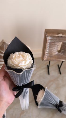 وردة التخرج بالتغليف المميز