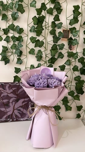 باقة الكارنيشن ميني