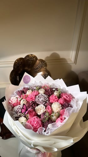 باقة ورد ضخمة