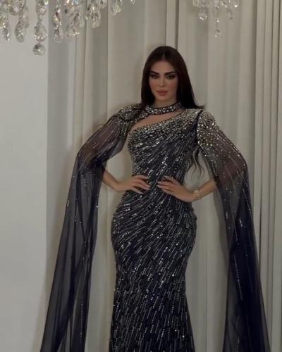 فستان سهرة لمّاع بتطريز فاخر