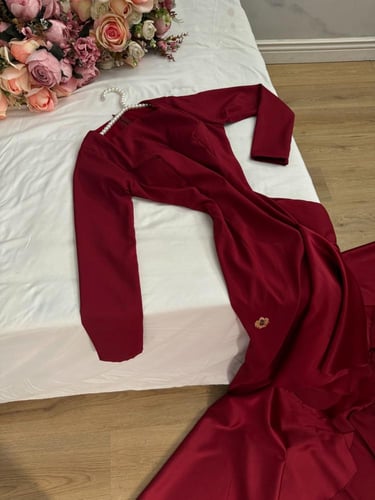 فستان عنابي ناعم ناري ذيل طويل من كيوتشي CUTECCI