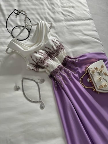 فستان سهرة موف بتوب أبيض فخم