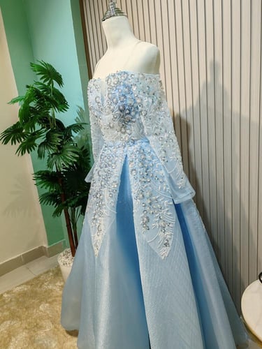 فستان سهرة سماوي تل مطرز فخم