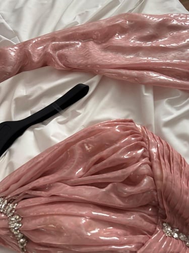 فستان سهرة كرنكل بتفاصيل ناعمة | Cutecci