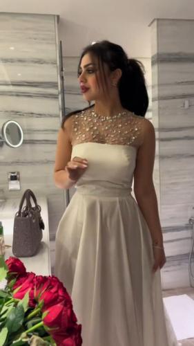 فستان سهرة أبيض بتطريز فخم