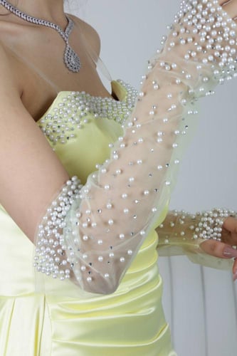 5 أسباب لاختيار فستان سهرة أصفر فخم من كيوتشي