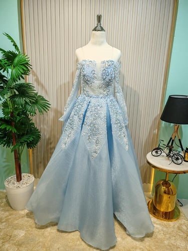 فستان سهرة سماوي تل مطرز فخم