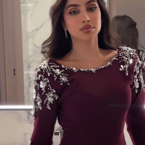 فستان عنابي طويل تطريز يدوي راقي من كيوتشي