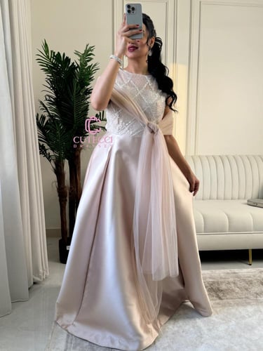فستان سهرة بيج راقي بكتف شيفون