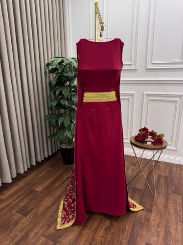 جلابية برغندي مطرزة بنقوش كمبيوتر مشجر من CUTECCI