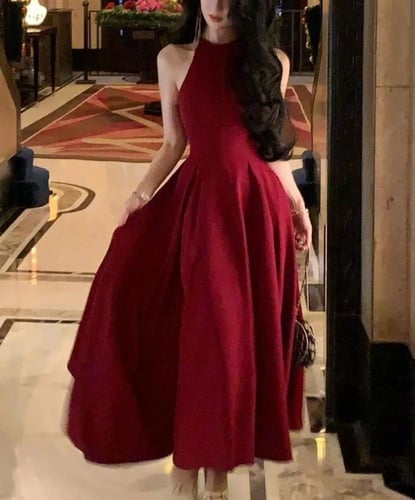 فستان العيد احمر بتفاصيل ناعمة