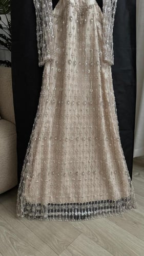 فستان سهرة شامبين بتطريز ملكي ناعم