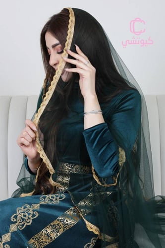 جلابية كلاسيكية أنيقة باللون الزيتي الذهبي