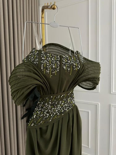 فستان سهرة زيتي جورجيت مطرز بفخامة ملكية