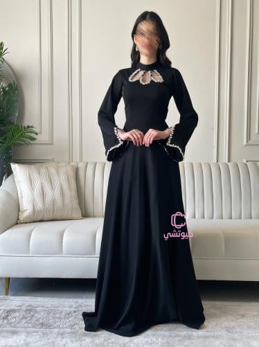 فستان اسود ساتر بتطريزات كريستالية | Cutecci