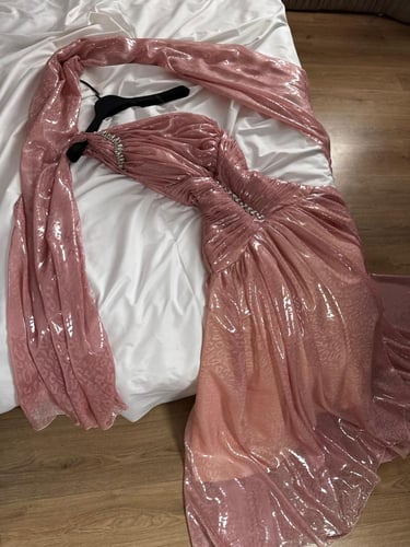 فستان سهرة كرنكل بتفاصيل ناعمة | Cutecci