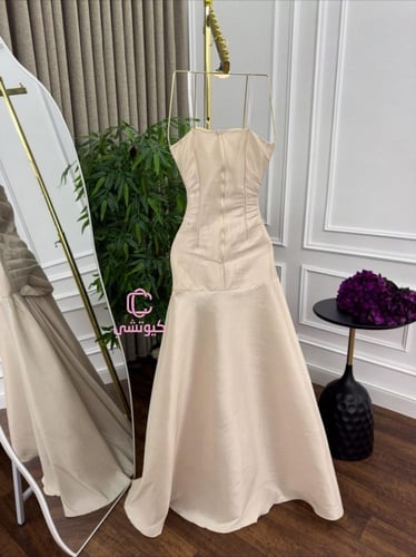 فستان توب طويل بكسرات أنيقة