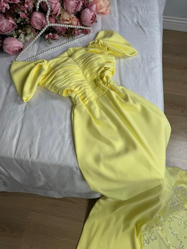 فستان سهرة اصفر باربي مع ورد ترتر من كيوتشي