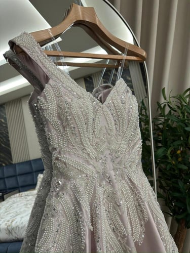 فستان ميكادو سهرة فخم بتطريز ولؤلؤ يدوي