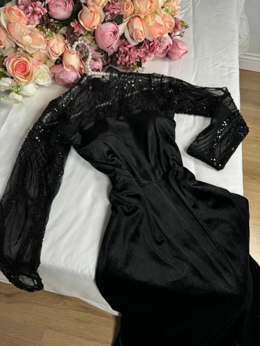 فستان اسود مخمل استرتش كوري من كيوتشي CUTECCI