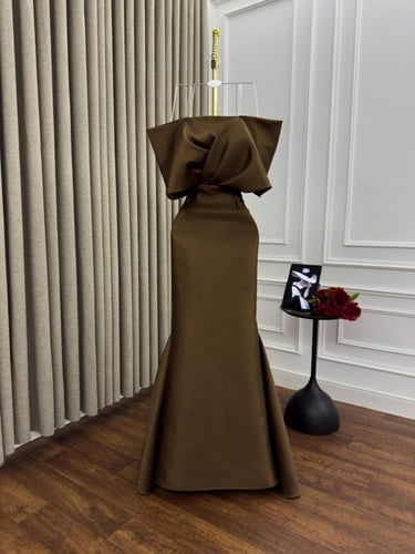 فستان سهرة زيتي بتصميم عصري فاخر