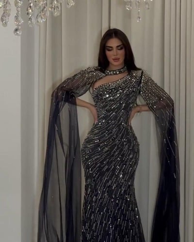 فستان سهرة لمّاع بتطريز فاخر