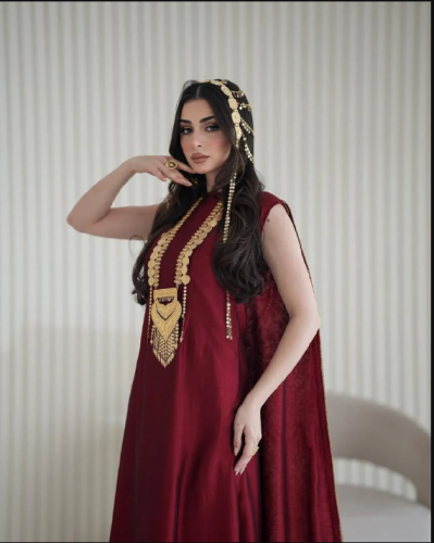 جلابية برغندي مطرزة بنقوش كمبيوتر مشجر من CUTECCI